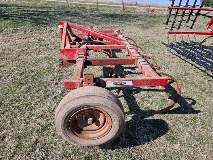 #529-•-schultz-7-shank-3pt-chisel-plow-image-2