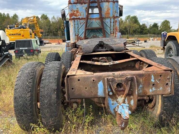 1969-caterpillar-3208-image-5