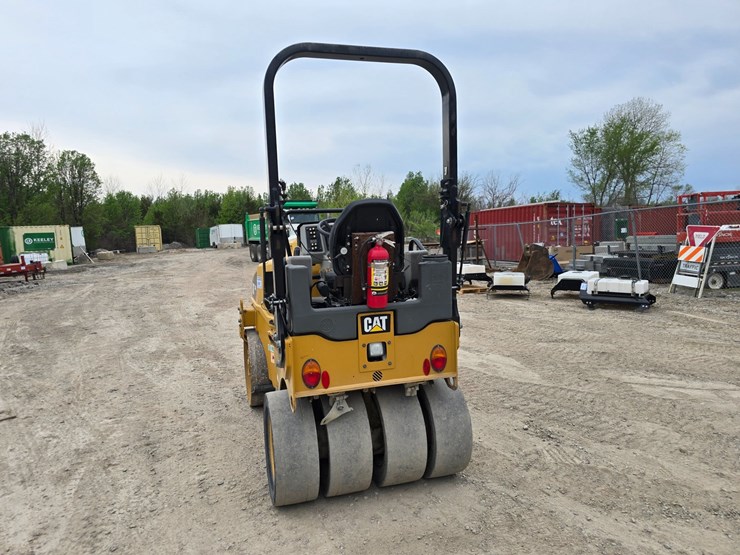 2018-caterpillar-cc24b-image-7