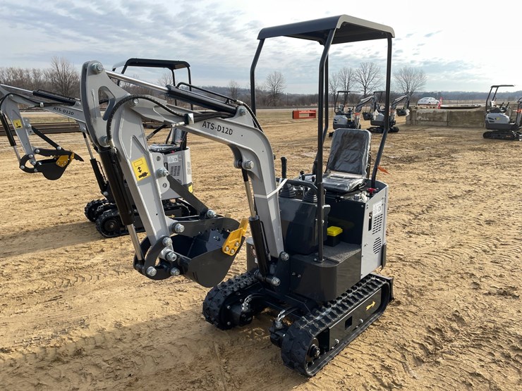 #1043-•-new-ats-d12d-mini-excavator-image-1