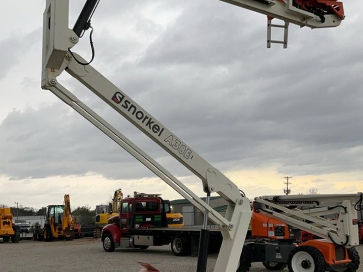 #309-•-2019-snorkel-38'-articulating-lift-image-10