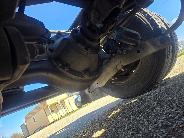 2005-peterbilt-379-image-95