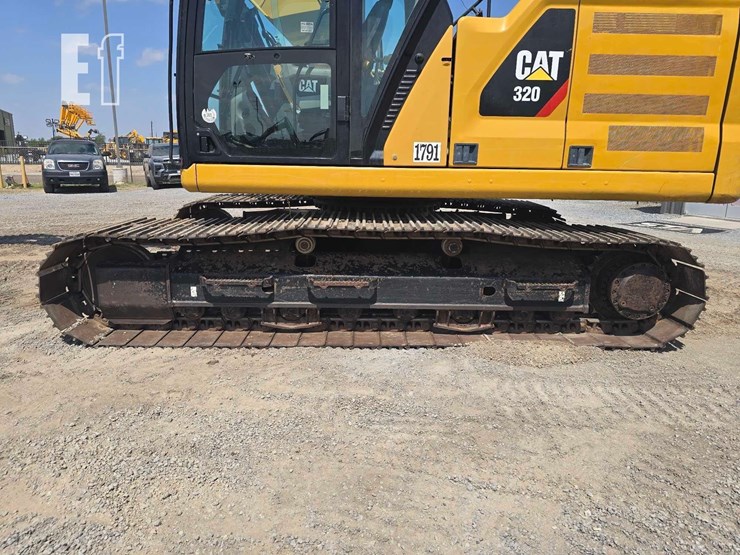 2019-caterpillar-320-image-28