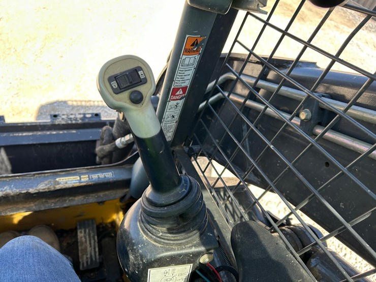 new-holland-c232-image-20