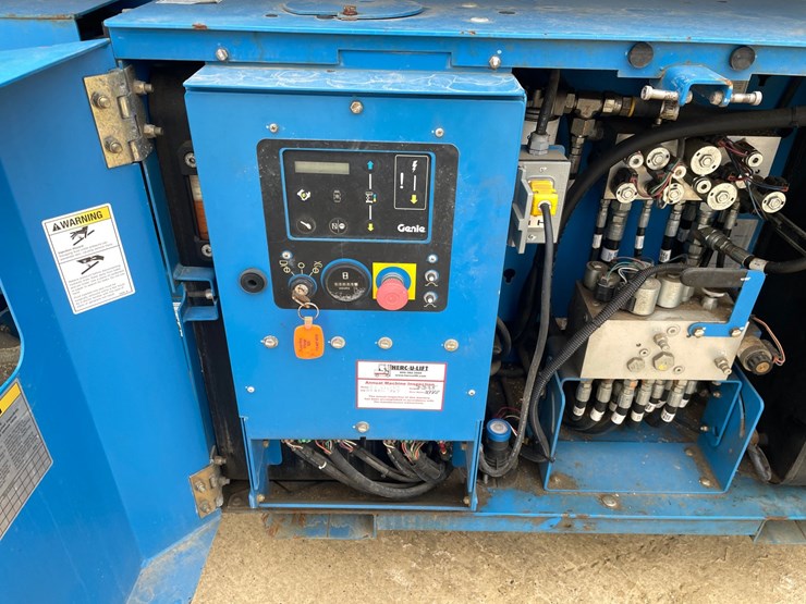 #7514-•-(s-2)-2012-genie-3369-rough-terrain-scissor-lift-image-26