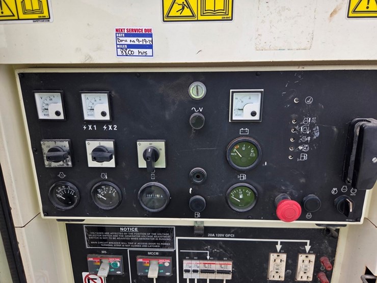 2011-caterpillar-xq20-image-31