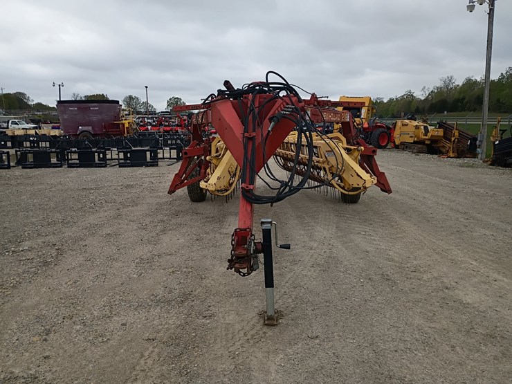 new-holland-216-image-7