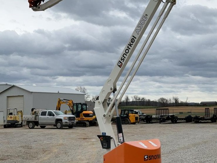#310-•-2019-snorkel-38'-articulating-lift-image-9
