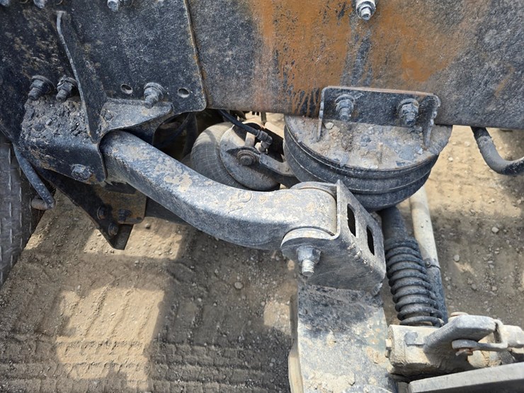 2017-peterbilt-348-image-94