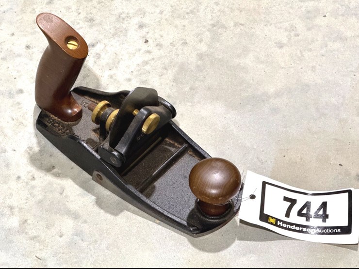 #744-•-wood-planer-image-1