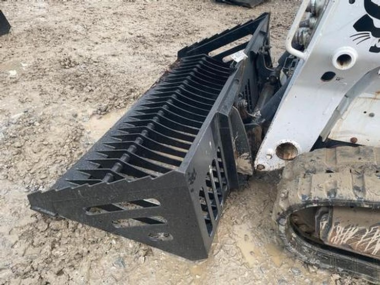 wildcat-80"-skid-steer-smooth-edge-skeleton-bucket-image-3