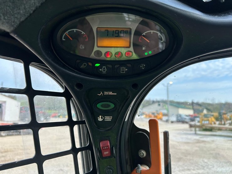 2022-bobcat-t770-image-27