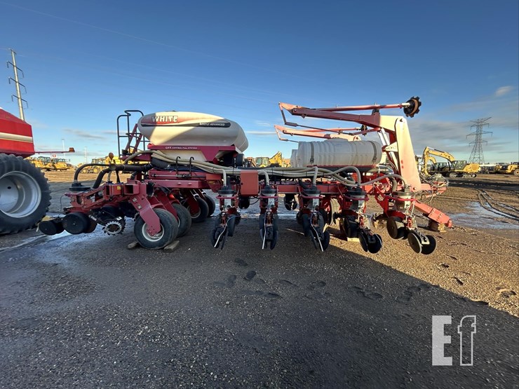 2009-white-8516-image-4