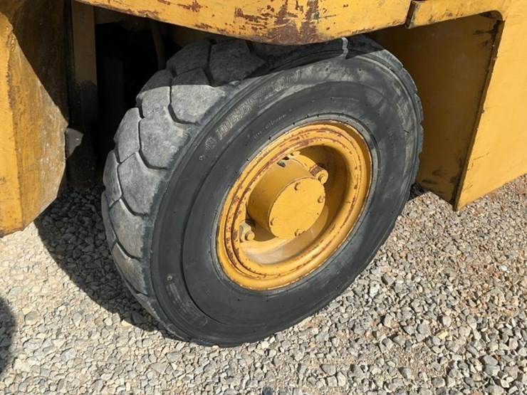 1976-caterpillar-v80c-image-40