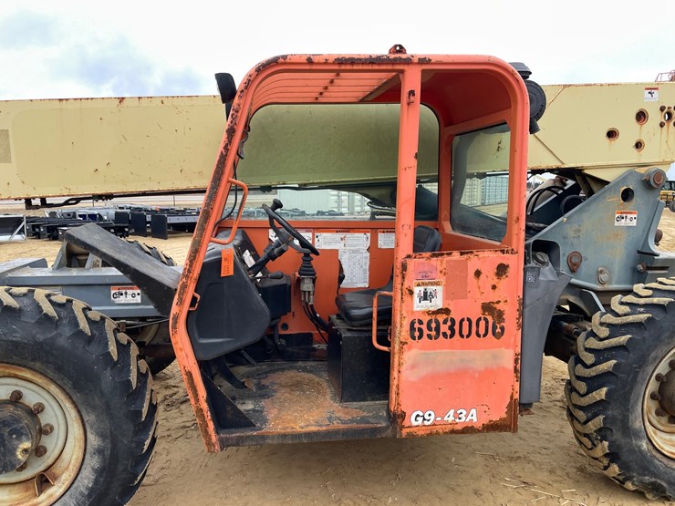 2005-jlg-g9-43a-image-12