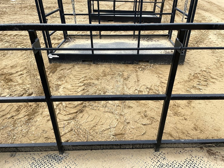 #7533-•-8'-work-platform-with-fork-pockets-image-8