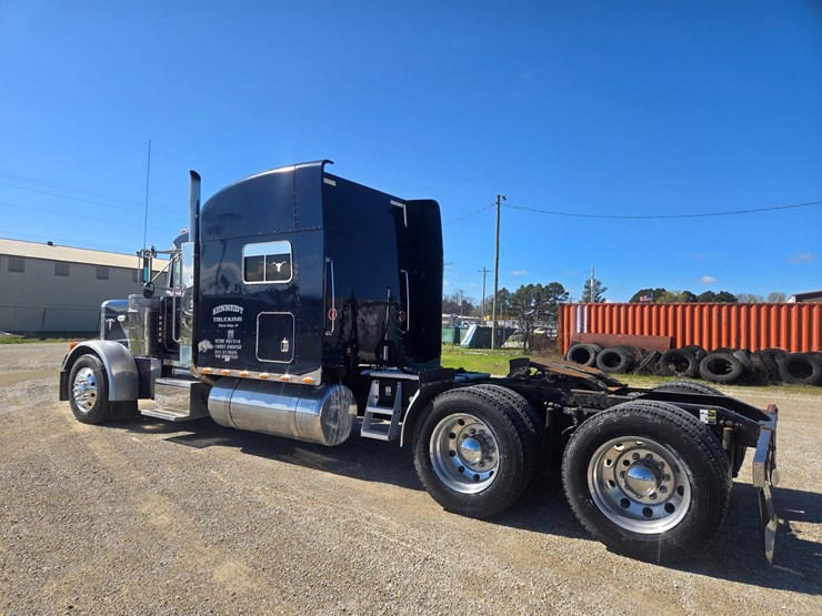2005-peterbilt-379-image-12