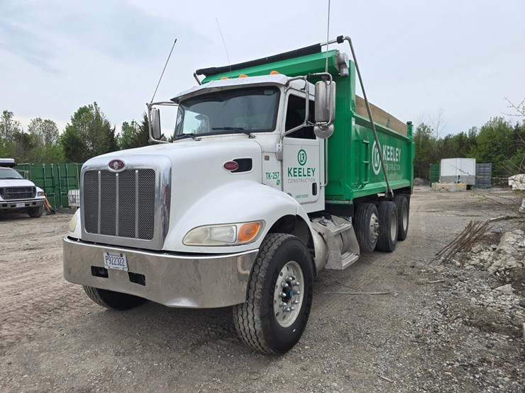 2017-peterbilt-348-image-1