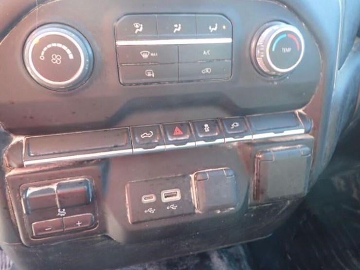 2022-chevrolet-2500hd-image-12