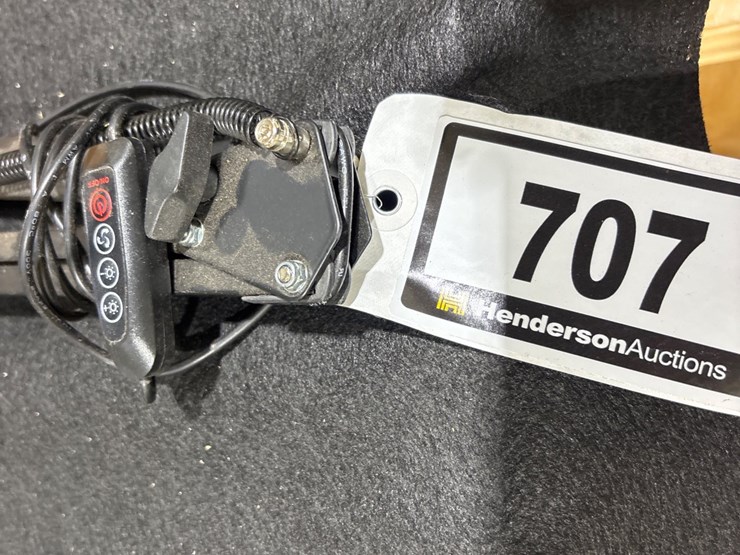 #707-•-adjustable-lamp-image-3