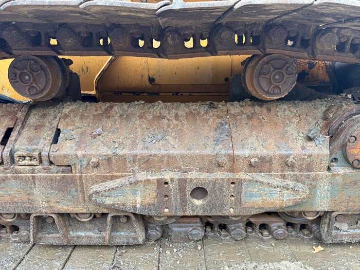 2016-case-1650m-image-79