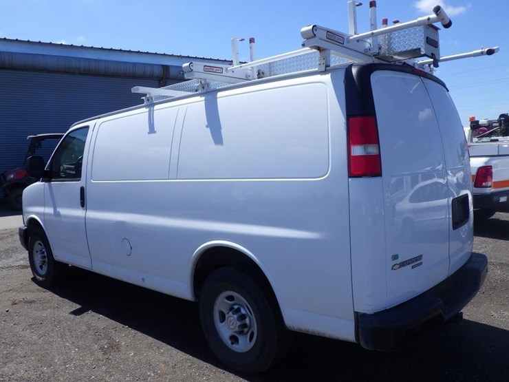 2015-chevrolet-express-2500-image-4