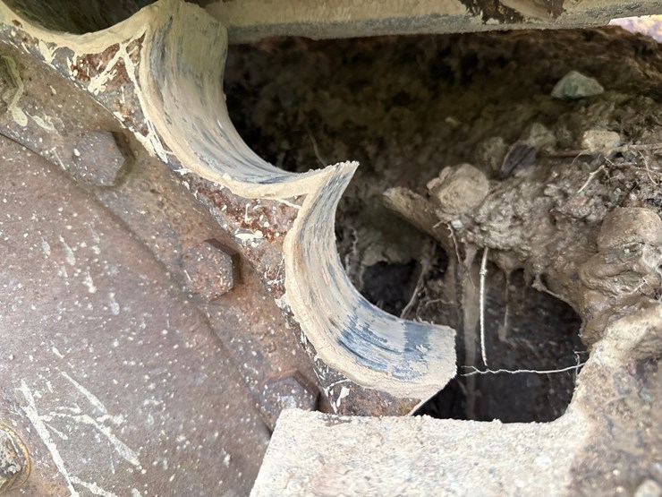 2005-deere-700j-xlt-image-50