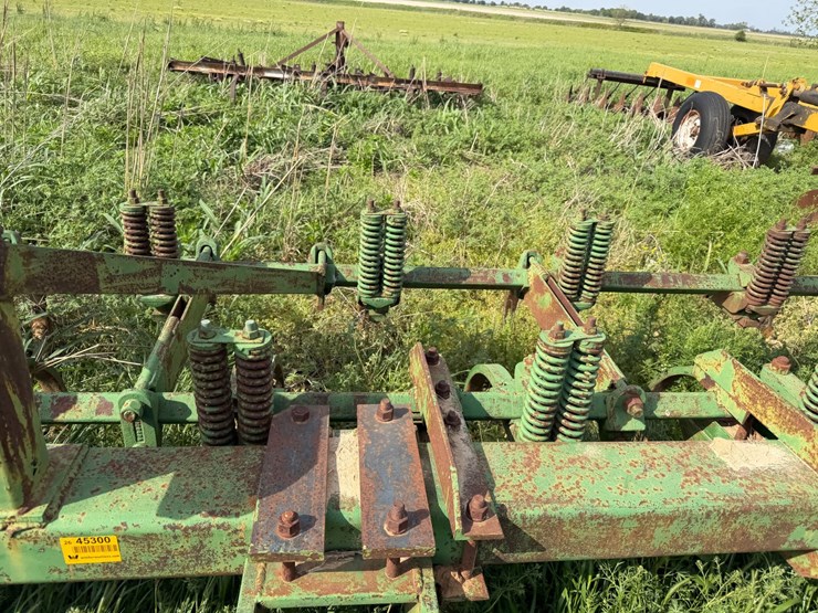 #45300-•-16'-chisel-plow-image-13