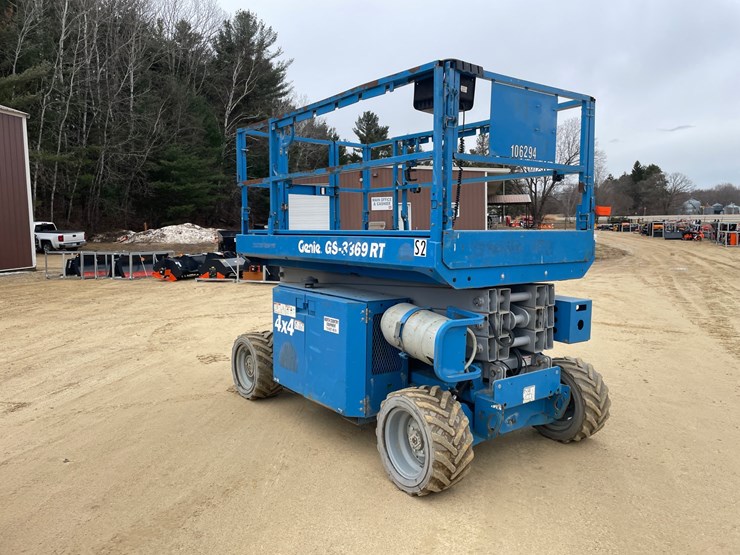 #7514-•-(s-2)-2012-genie-3369-rough-terrain-scissor-lift-image-3