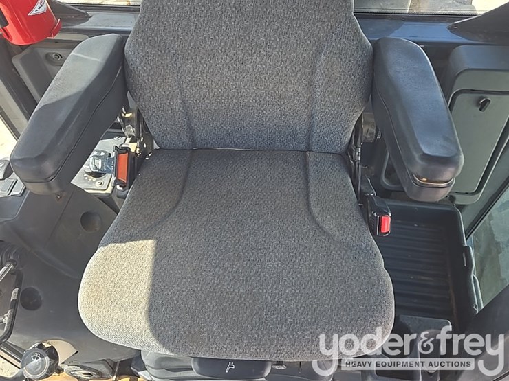 2019-deere-670g-image-106