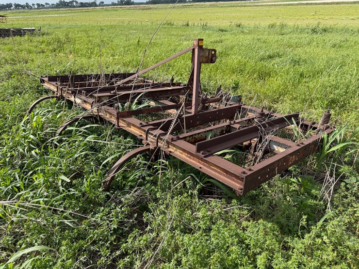 #45299-•-12'-chisel-plow-image-3