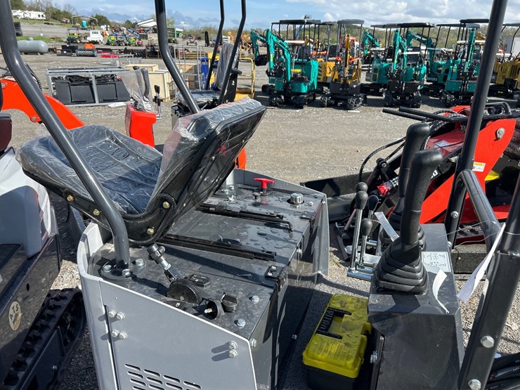 #98-•-2026-ats-d12d-mini-excavator-image-4