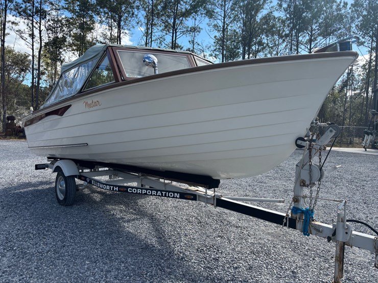 #9548-•-the-“nectar”-–-17’-vintage-wooden-boat,-true-collector’s-piece-image-7