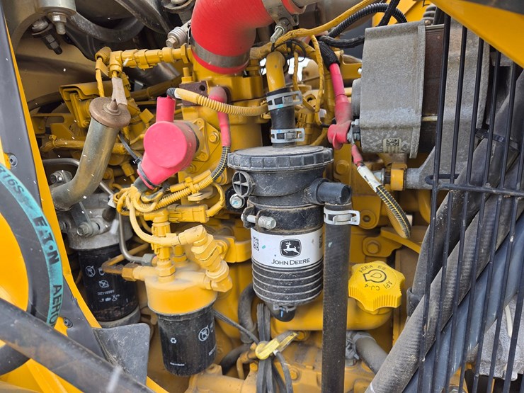 2019-deere-310-image-26