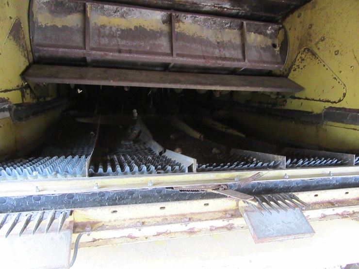 new-holland-tr96-image-12