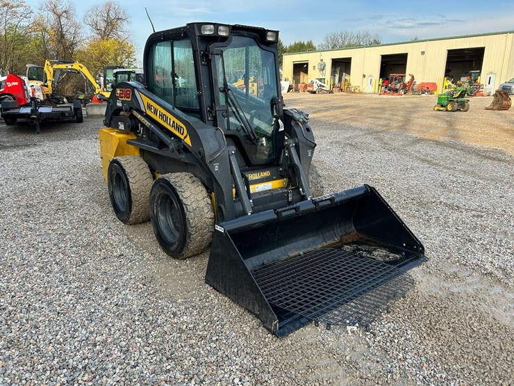 2017-new-holland-l218-image-6