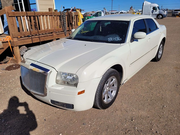 2007-chrysler-300-sedan-4d-image-1