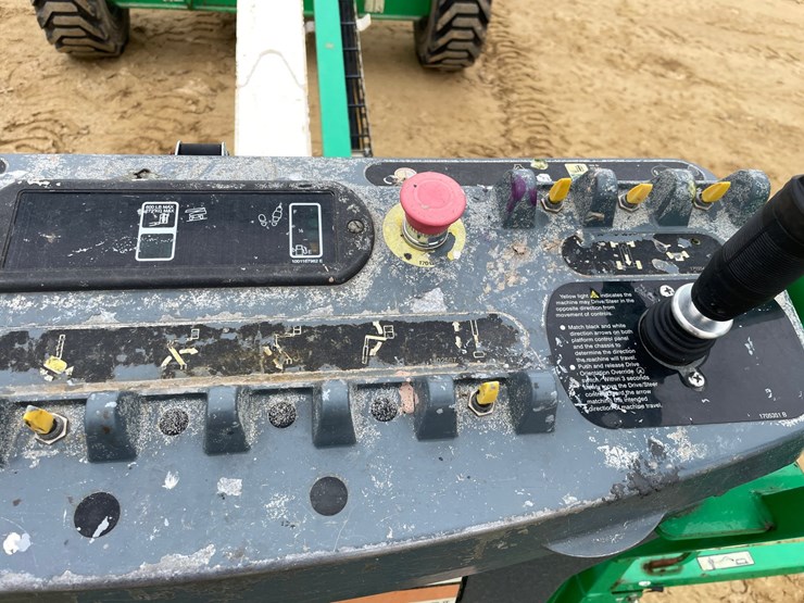 2016-jlg-400s-image-43