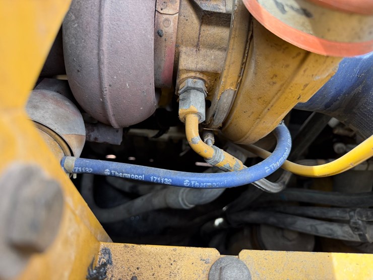 caterpillar-330d-image-86