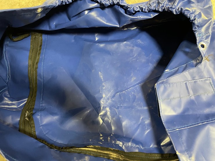 #7557-•-genie-man-lift-basket-control-weather-cover-image-9