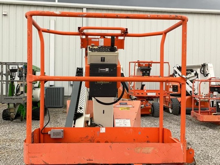 #309-•-2019-snorkel-38'-articulating-lift-image-7