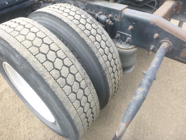 2012-freightliner-m2-s/a-truck-tractor-image-23