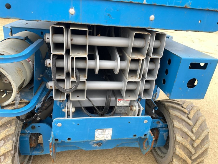 #7514-•-(s-2)-2012-genie-3369-rough-terrain-scissor-lift-image-23