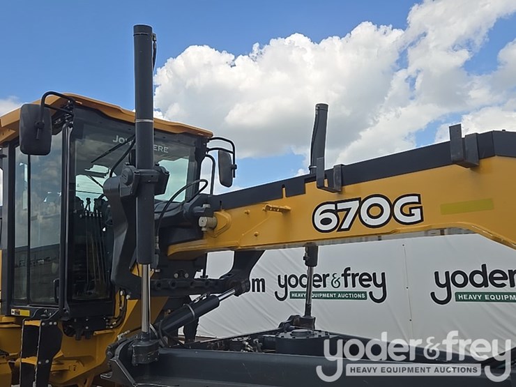 2019-deere-670g-image-39