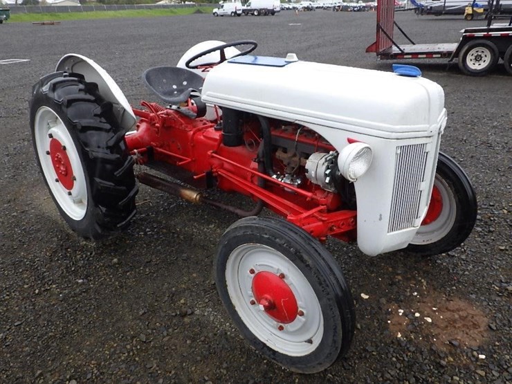 ford-tractor-image-3