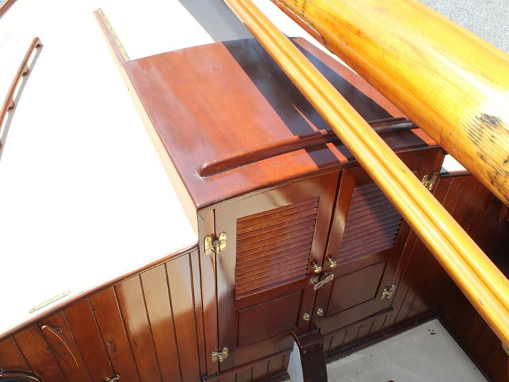 #9545-•-grimmalkin-–-18'-fenwick-williams-classic-wooden-catboat-w/-trailer-image-46