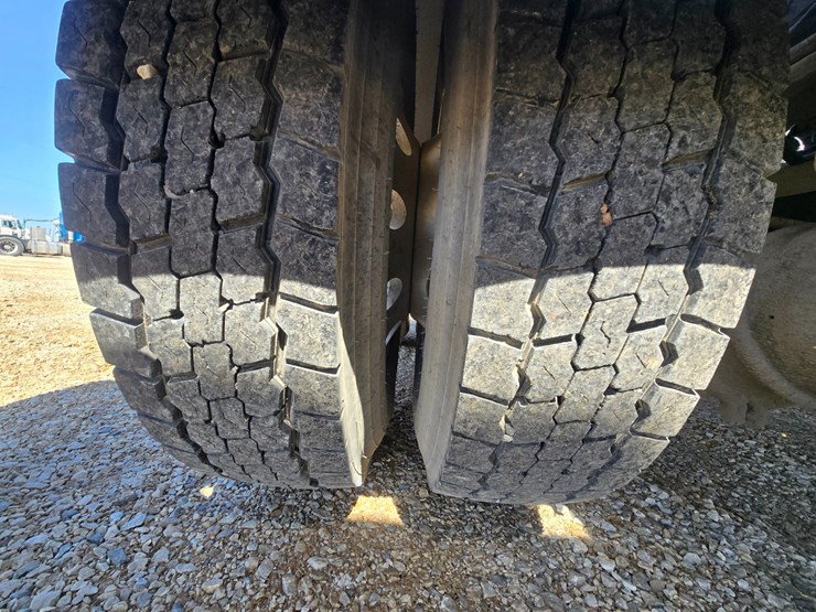 1996-peterbilt-377-image-84