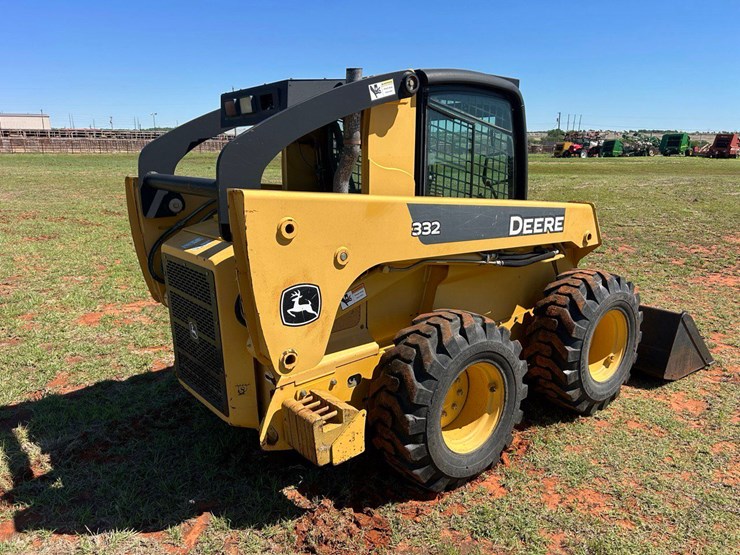 2008-deere-332-image-3