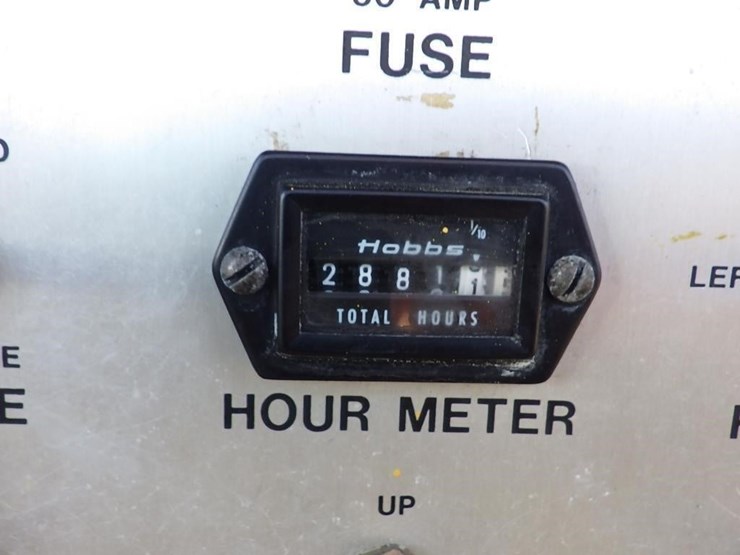 grove-telescopic-boom-lift-image-10