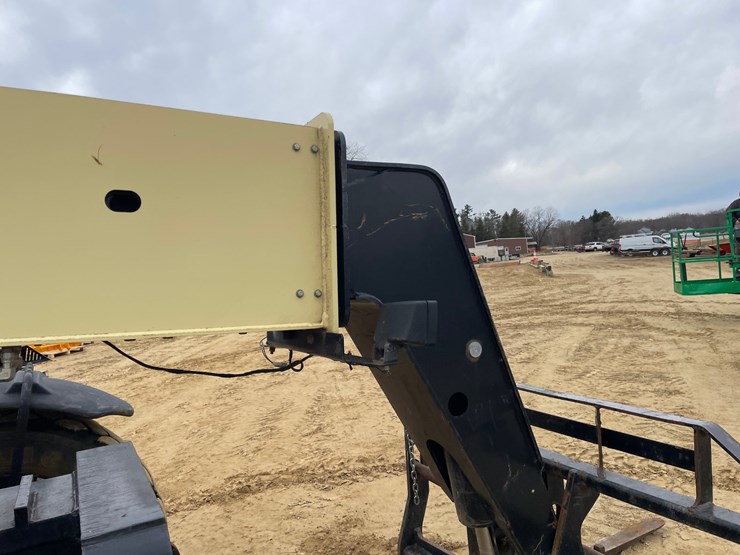 2014-jlg-g9-43a-image-28